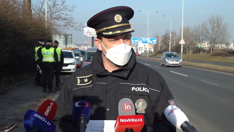 Manévry v Praze: 300 policistů, projet nesmělo 10 aut za celý den